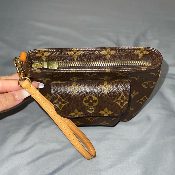 Louis Vuitton Monogram Partition wristlet - Picture 4 of 8